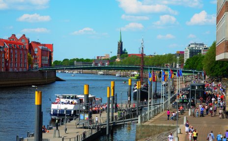 Blick auf Martini-Anleger, Schlachte-Ufer und Weser; Quelle: BTZ Blick auf Martini-Anleger, Schlachte-Ufer und Weser; Quelle: BTZ