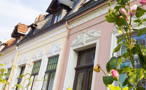 Ein Straßenzug mit typischen altbremer Häusern in der Neustadt Ein Straßenzug mit typischen altbremer Häusern in der Neustadt
