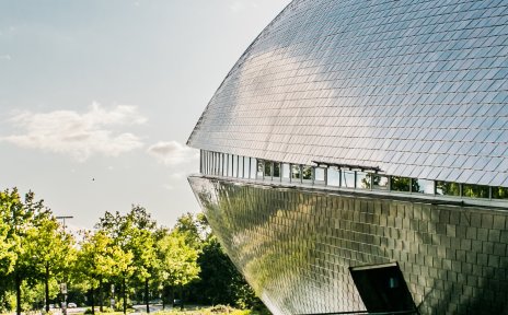 Das futuristische, walförmige Gebäude des Universum Bremen Das futuristische, walförmige Gebäude des Universum Bremen