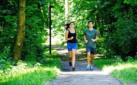 Auf der Finnbahn im Bürgerpark macht das Joggen gleich noch viel mehr Spaß! Auf der Finnbahn im Bürgerpark macht das Joggen gleich noch viel mehr Spaß!