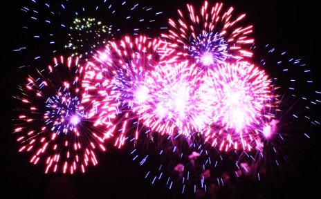 buntes Feuerwerk am Himmel buntes Feuerwerk am Himmel