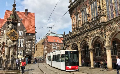 Straßenbahn auf dem Marktplatz Straßenbahn auf dem Marktplatz