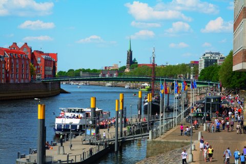 Blick auf Martini-Anleger, Schlachte-Ufer und Weser; Quelle: BTZ Blick auf Martini-Anleger, Schlachte-Ufer und Weser; Quelle: BTZ