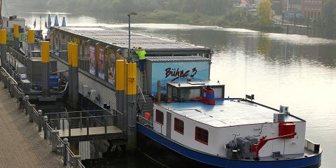 Das Theaterschiff Bremen von Außen. Das Theaterschiff Bremen von Außen.