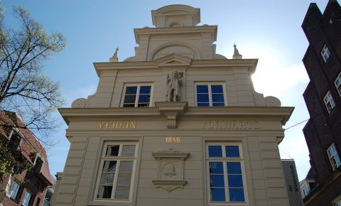Das weiße Gebäude in dem sich das Haus der Wissenschaft befindet. Das weiße Gebäude in dem sich das Haus der Wissenschaft befindet.