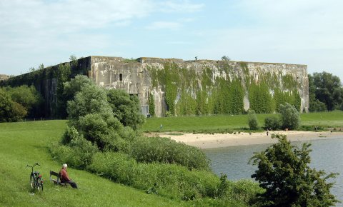 Blick auf den Denkort Bunker Valentin Blick auf den Denkort Bunker Valentin