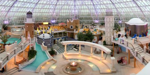 Blick in das innere einer Therme auf die verschiedenen Bereiche. Blick in das innere einer Therme auf die verschiedenen Bereiche.