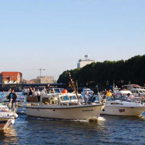 Blick auf die Weser - Schiffsparade Blick auf die Weser - Schiffsparade
