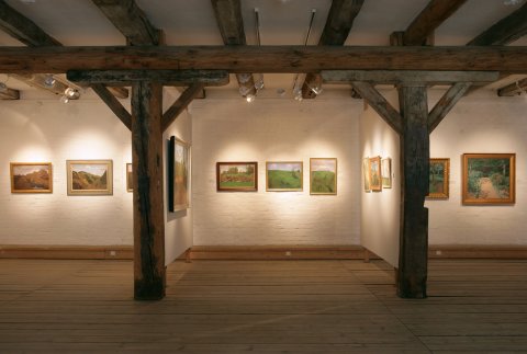 Blick in einen Ausstellungsraum des Overbeck Museums. Blick in einen Ausstellungsraum des Overbeck Museums.