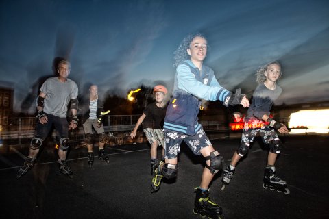 Auf die Rollen, fertig, los - Bei der Happy Skate Night wird ganz Bremen zur Inliner-Bahn. Auf die Rollen, fertig, los - Bei der Happy Skate Night wird ganz Bremen zur Inliner-Bahn.