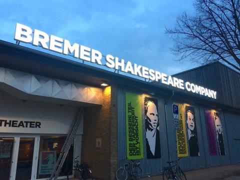 Eingangsbereich mit Dachbeschriftung "bremer shakespeare company". Eingangsbereich mit Dachbeschriftung "bremer shakespeare company".