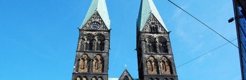 Die beiden Kirchtürme des Bremer Doms vor blauem Himmel; Quelle: bremen.online GmbH / Robers Die beiden Kirchtürme des Bremer Doms vor blauem Himmel; Quelle: bremen.online GmbH / Robers