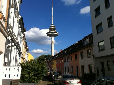 Die Grenzstraße mit dem Fernsehturm im Hintergrund. (Foto: WFB / bremen.online - VK) Die Grenzstraße mit dem Fernsehturm im Hintergrund. (Foto: WFB / bremen.online - VK)