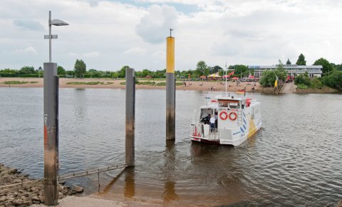 Die Sielwallfähre legt ab in Richtung Café Sand Die Sielwallfähre legt ab in Richtung Café Sand