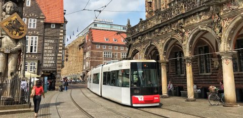 Straßenbahn auf dem Marktplatz Straßenbahn auf dem Marktplatz