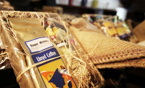Ein Paket Lloyd Caffee Ein Paket Lloyd Caffee