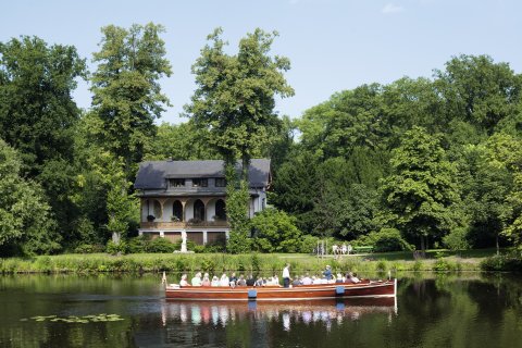 Schifffahrt mit der Marie im Bürgerpark Bremen Schifffahrt mit der Marie im Bürgerpark Bremen