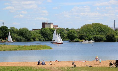 Ein Bild von der Uferaue Habenhausen, ein Badebereich der Weser mit Sandstrand. Ein Bild von der Uferaue Habenhausen, ein Badebereich der Weser mit Sandstrand.