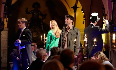 Die Schauspieler sind mitten in einer Szene von "Nachts in Bremen". Die Schauspieler sind mitten in einer Szene von "Nachts in Bremen".