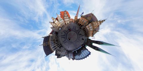 Eine Tinyplanet-Aufnahme des Marktplatzes zeigt das Herzstück Bremens in Kugelform Eine Tinyplanet-Aufnahme des Marktplatzes zeigt das Herzstück Bremens in Kugelform