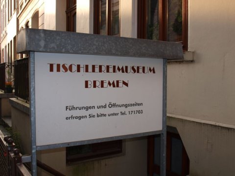 Großes Hinweisschild Großes Hinweisschild